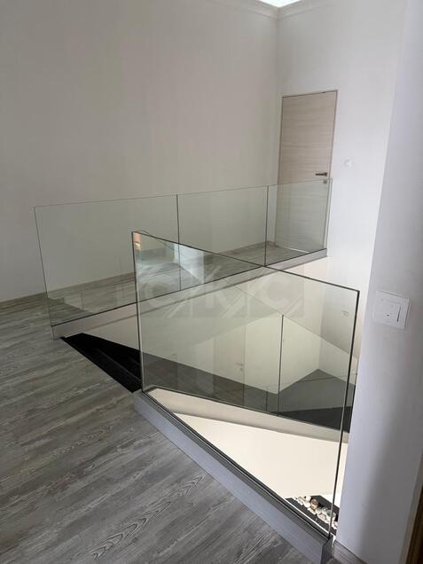 Стеклянные ограждения на профиле