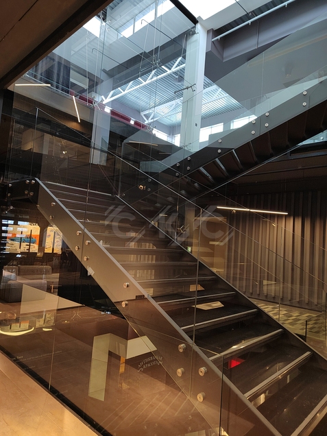 Стеклянные ограждения на точках