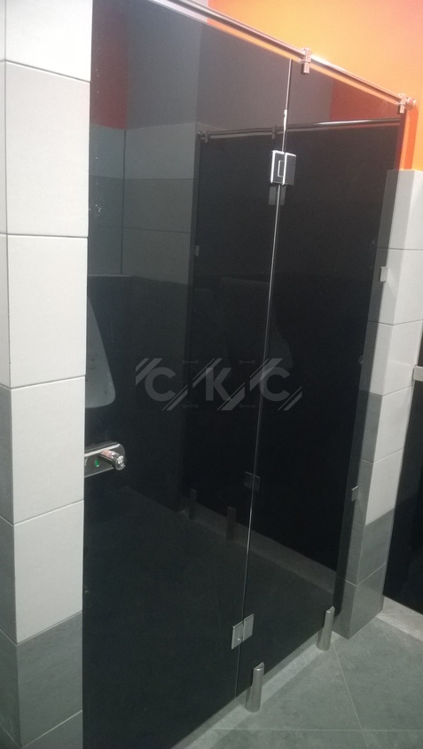 Сантехнические перегородки из стекла