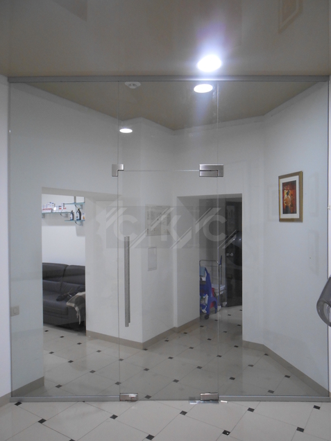 Цельностеклянные перегородки