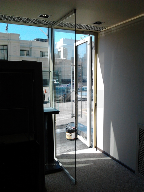 Цельностеклянные перегородки