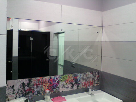 Зеркала на точечных крепежах