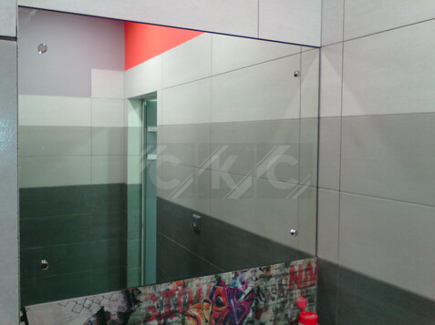 Зеркала на точечных крепежах