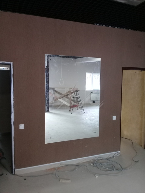 Зеркала на точечных крепежах